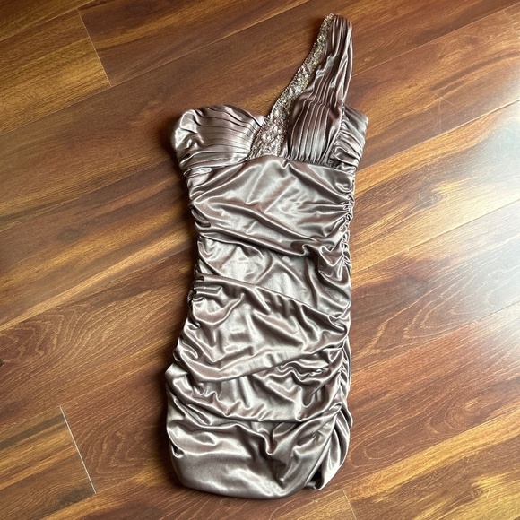 HAILEY LOGAN by ADRIANNA PAPELL Y2K One Shoulder Ruched Mini Dress Size XS - Picture 1 of 8